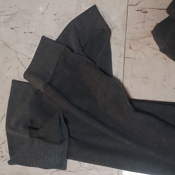 2- Project Social T. L.A.- Size M. Cropped Black & Gray Bell/Slit Sleeve Sweater - Picture 5 of 7